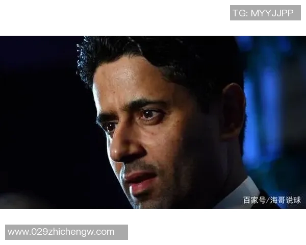 足球明星出手阻止粉丝被赶走展现温暖人性的一幕