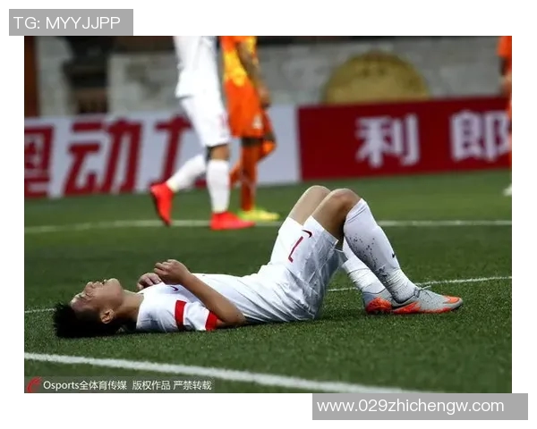 足球明星化身时尚达人踩脚变装引领潮流新风尚