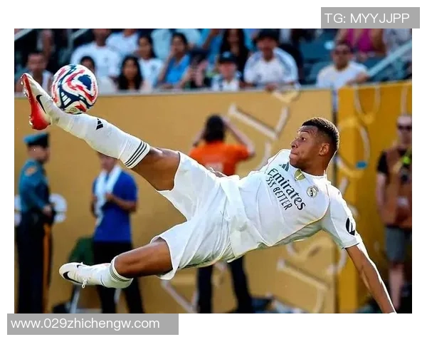 足球明星球迷热议引发的激情碰撞与未来展望