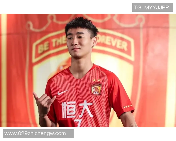 足球明星赛中罗的喉咙引发关注球迷热议其表现与健康状况